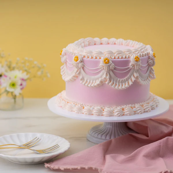 57 Chic Vintage Style Wedding Cakes With An Old World Feel - Weddingomania